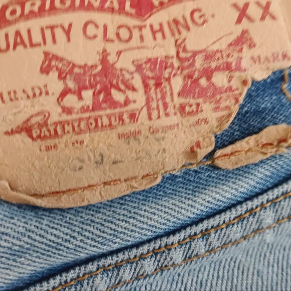 Levi Strauss Ripped Straight Leg Jeans Light Wash Denim Distressed Grunge Punk - Picture 11 of 12